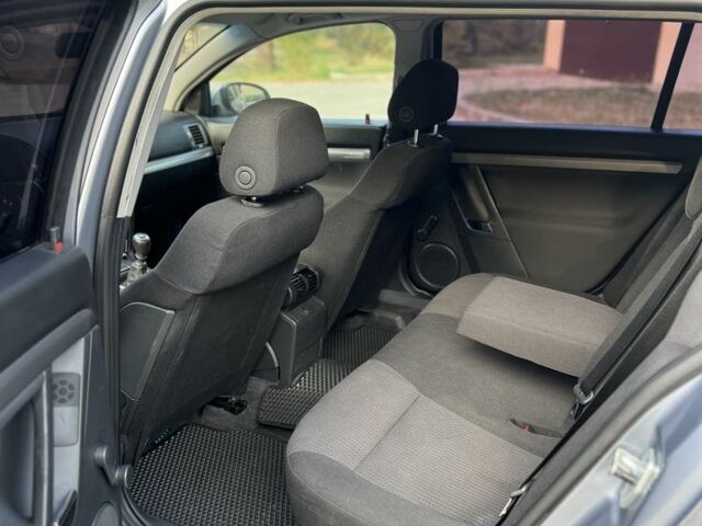 Серый Опель Вектра, объемом двигателя 1.9 л и пробегом 228 тыс. км за 5450 $, фото 11 на Automoto.ua