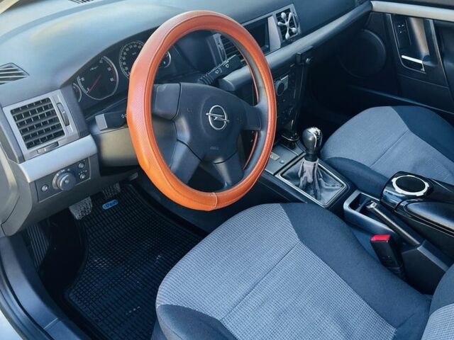 Серый Опель Вектра, объемом двигателя 2 л и пробегом 380 тыс. км за 4700 $, фото 4 на Automoto.ua