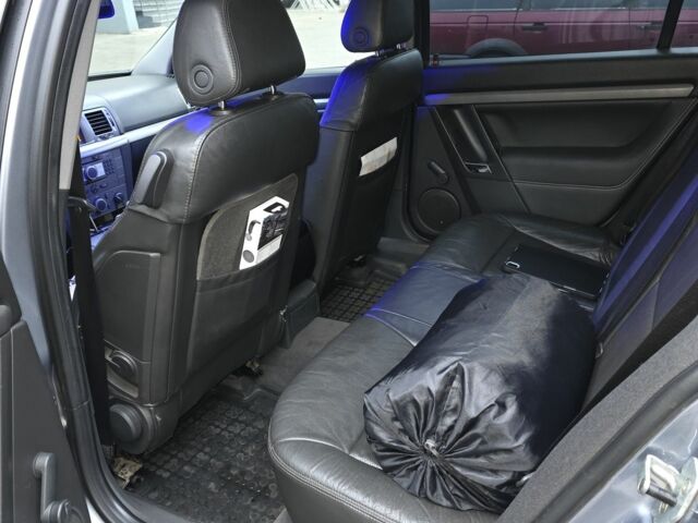 Сірий Опель Вектра, об'ємом двигуна 2 л та пробігом 382 тис. км за 2750 $, фото 4 на Automoto.ua