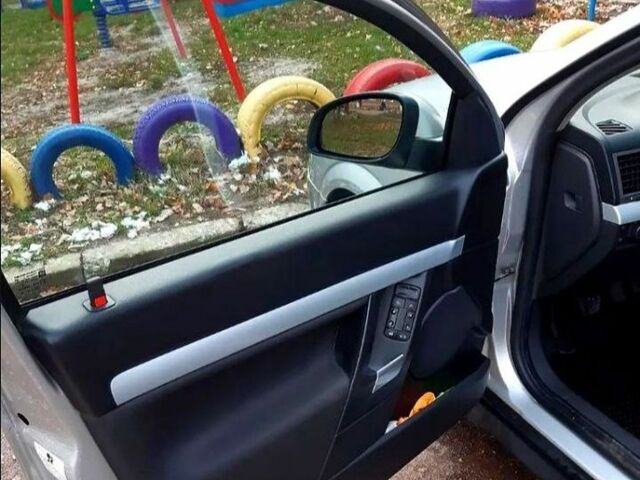 Серый Опель Вектра, объемом двигателя 1 л и пробегом 298 тыс. км за 3500 $, фото 2 на Automoto.ua