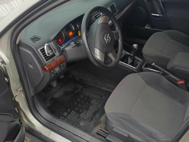 Серый Опель Вектра, объемом двигателя 1.9 л и пробегом 195 тыс. км за 2669 $, фото 5 на Automoto.ua