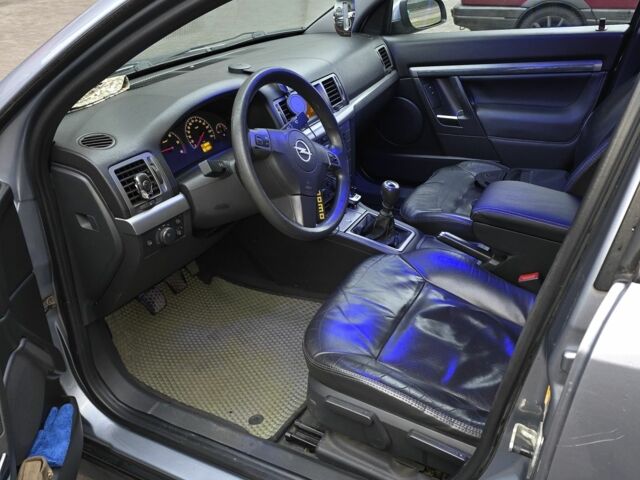 Сірий Опель Вектра, об'ємом двигуна 2 л та пробігом 382 тис. км за 2750 $, фото 5 на Automoto.ua