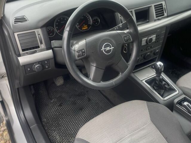 Сірий Опель Вектра, об'ємом двигуна 1.8 л та пробігом 274 тис. км за 4999 $, фото 2 на Automoto.ua