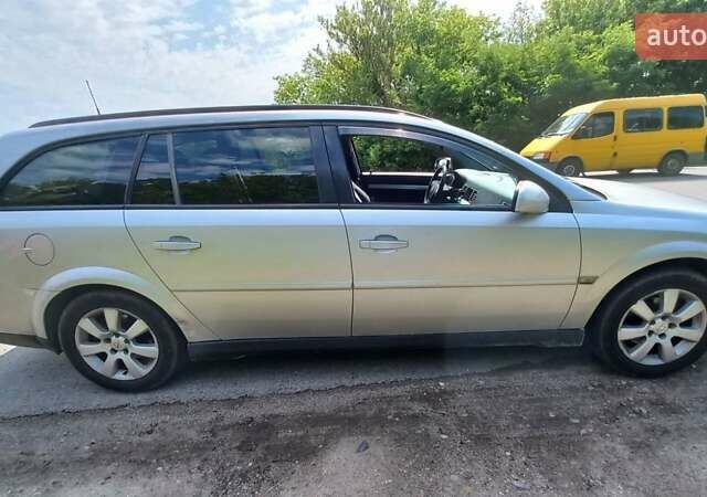 Серый Опель Вектра, объемом двигателя 1.9 л и пробегом 352 тыс. км за 4500 $, фото 2 на Automoto.ua