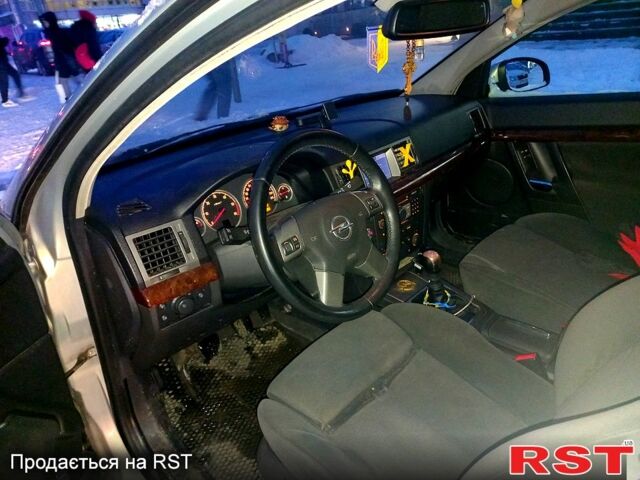 Серый Опель Вектра, объемом двигателя 1.9 л и пробегом 350 тыс. км за 5000 $, фото 3 на Automoto.ua