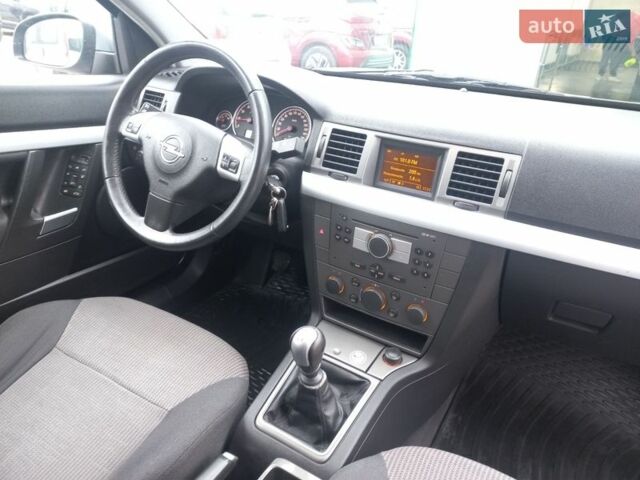 Сірий Опель Вектра, об'ємом двигуна 1.8 л та пробігом 241 тис. км за 4000 $, фото 6 на Automoto.ua