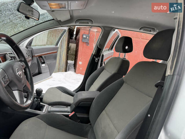 Серый Опель Вектра, объемом двигателя 1.91 л и пробегом 320 тыс. км за 2599 $, фото 18 на Automoto.ua