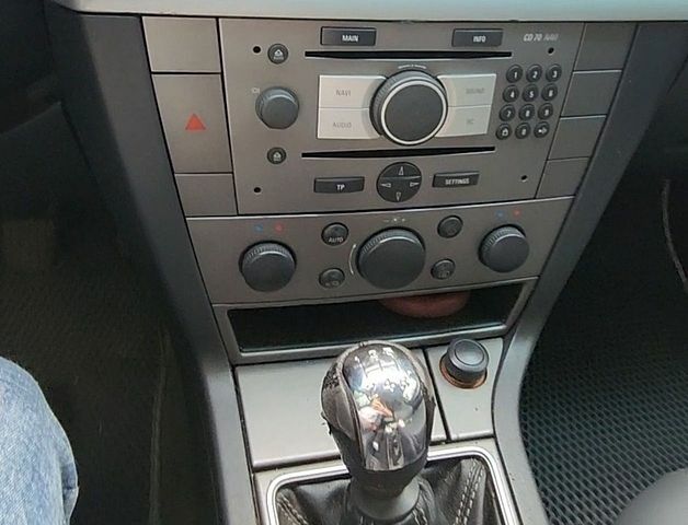 Сірий Опель Вектра, об'ємом двигуна 2.2 л та пробігом 225 тис. км за 4300 $, фото 8 на Automoto.ua