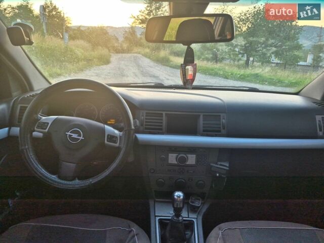 Серый Опель Вектра, объемом двигателя 1.91 л и пробегом 367 тыс. км за 3800 $, фото 11 на Automoto.ua