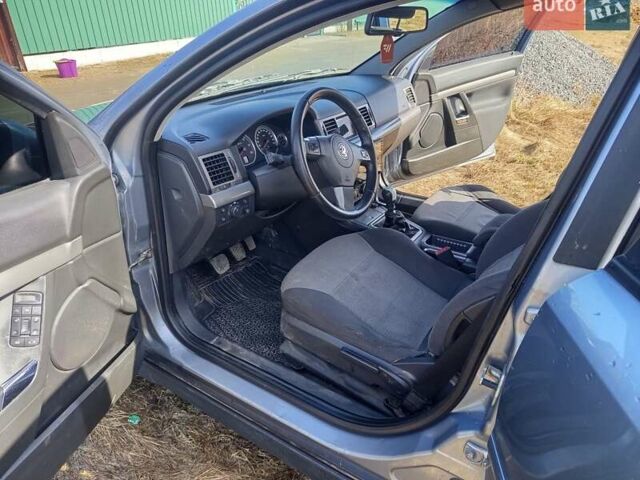 Серый Опель Вектра, объемом двигателя 1.9 л и пробегом 344 тыс. км за 4000 $, фото 2 на Automoto.ua