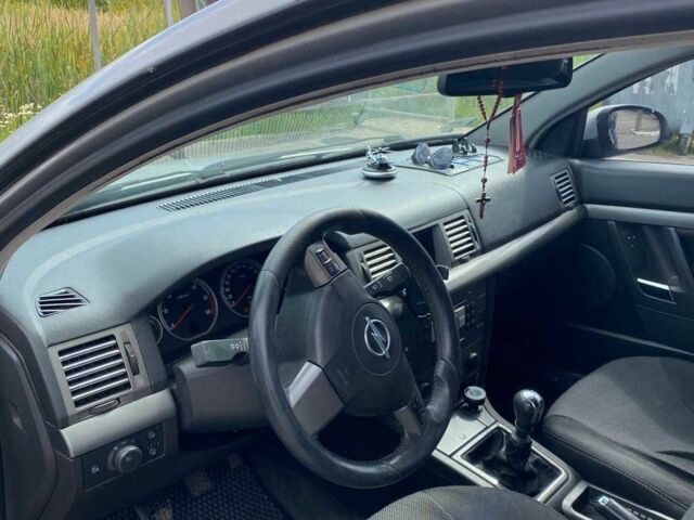 Серый Опель Вектра, объемом двигателя 1.9 л и пробегом 313 тыс. км за 4300 $, фото 1 на Automoto.ua