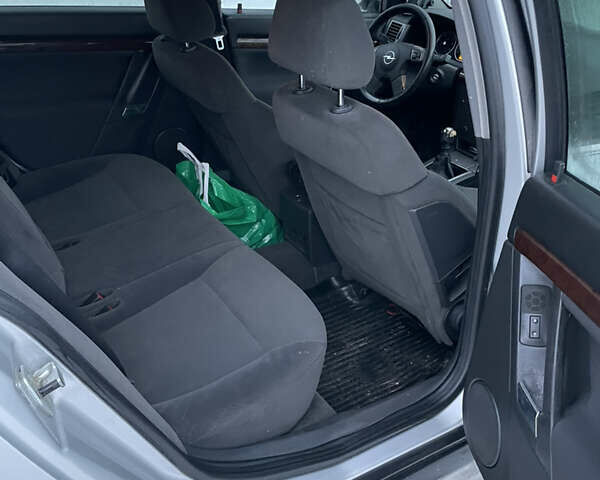 Серый Опель Вектра, объемом двигателя 1.9 л и пробегом 372 тыс. км за 3200 $, фото 14 на Automoto.ua