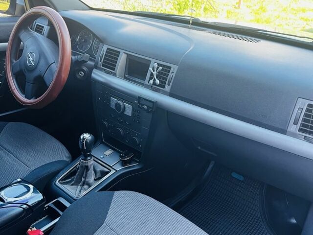 Серый Опель Вектра, объемом двигателя 2 л и пробегом 380 тыс. км за 4700 $, фото 6 на Automoto.ua