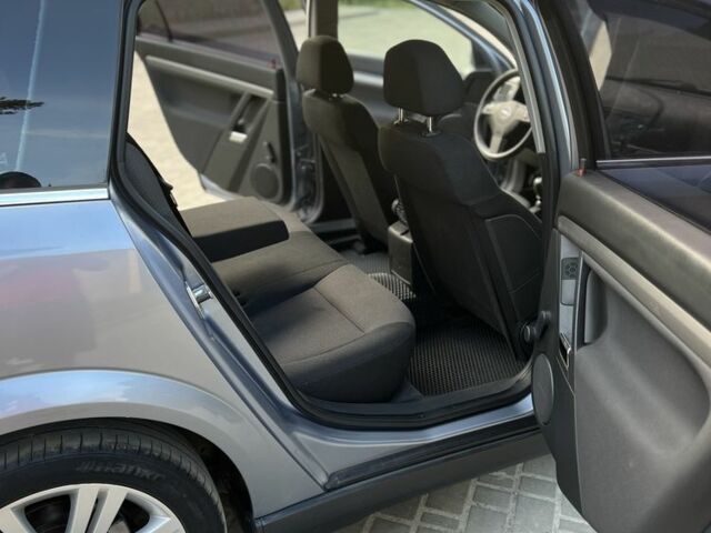 Серый Опель Вектра, объемом двигателя 1.9 л и пробегом 228 тыс. км за 5450 $, фото 13 на Automoto.ua