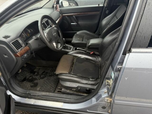 Серый Опель Вектра, объемом двигателя 1.9 л и пробегом 329 тыс. км за 2200 $, фото 5 на Automoto.ua