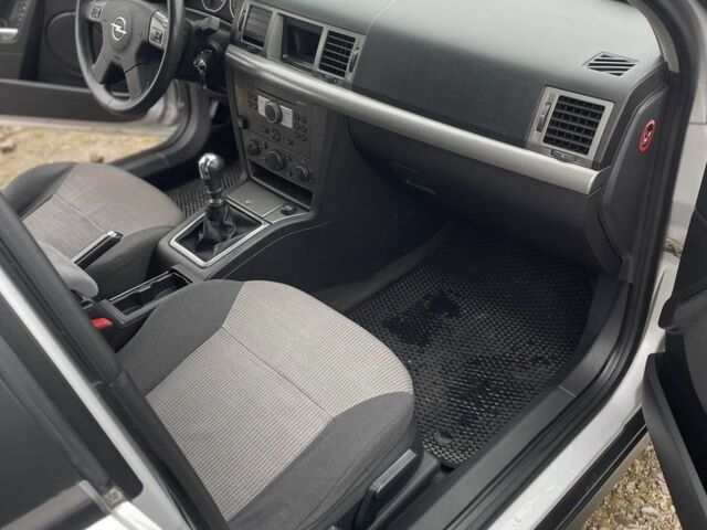 Сірий Опель Вектра, об'ємом двигуна 1.8 л та пробігом 274 тис. км за 4999 $, фото 3 на Automoto.ua