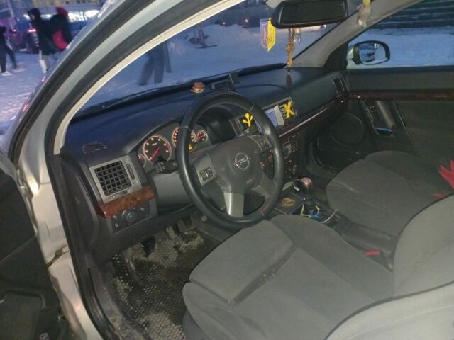 Серый Опель Вектра, объемом двигателя 1.9 л и пробегом 370 тыс. км за 4500 $, фото 3 на Automoto.ua