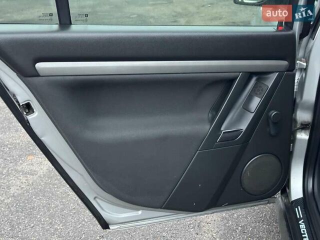 Серый Опель Вектра, объемом двигателя 1.9 л и пробегом 294 тыс. км за 5490 $, фото 16 на Automoto.ua