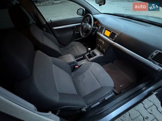 Серый Опель Вектра, объемом двигателя 1.9 л и пробегом 385 тыс. км за 4200 $, фото 16 на Automoto.ua