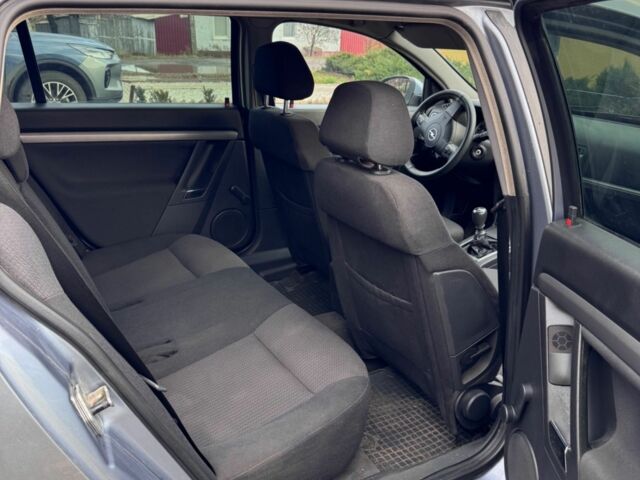 Серый Опель Вектра, объемом двигателя 1.9 л и пробегом 213 тыс. км за 2750 $, фото 10 на Automoto.ua