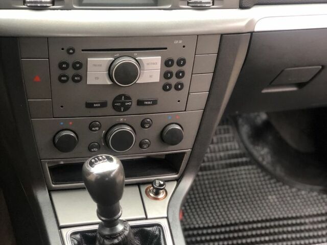 Серый Опель Вектра, объемом двигателя 1.9 л и пробегом 298 тыс. км за 2850 $, фото 12 на Automoto.ua