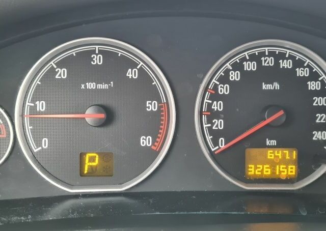 Серый Опель Вектра, объемом двигателя 3 л и пробегом 326 тыс. км за 4500 $, фото 8 на Automoto.ua