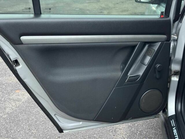 Серый Опель Вектра, объемом двигателя 1.9 л и пробегом 294 тыс. км за 5490 $, фото 16 на Automoto.ua