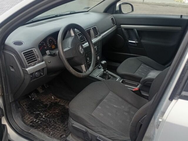 Серый Опель Вектра, объемом двигателя 0 л и пробегом 300 тыс. км за 2400 $, фото 4 на Automoto.ua