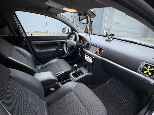 Серый Опель Вектра, объемом двигателя 1.9 л и пробегом 244 тыс. км за 5400 $, фото 10 на Automoto.ua