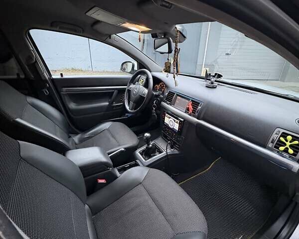 Серый Опель Вектра, объемом двигателя 1.9 л и пробегом 244 тыс. км за 5400 $, фото 13 на Automoto.ua