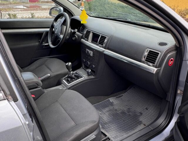 Серый Опель Вектра, объемом двигателя 1.9 л и пробегом 213 тыс. км за 2750 $, фото 9 на Automoto.ua