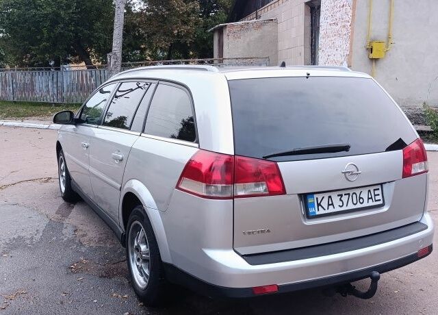 Сірий Опель Вектра, об'ємом двигуна 1.8 л та пробігом 180 тис. км за 4400 $, фото 6 на Automoto.ua
