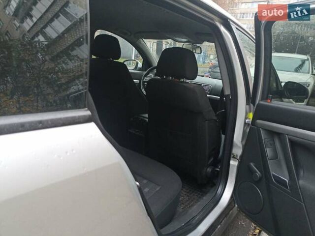 Серый Опель Вектра, объемом двигателя 1.9 л и пробегом 319 тыс. км за 4500 $, фото 12 на Automoto.ua