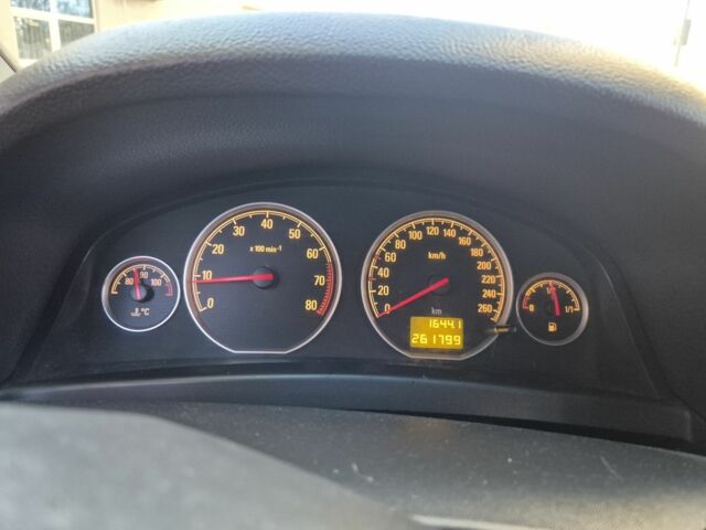 Сірий Опель Вектра, об'ємом двигуна 2.2 л та пробігом 261 тис. км за 4600 $, фото 4 на Automoto.ua