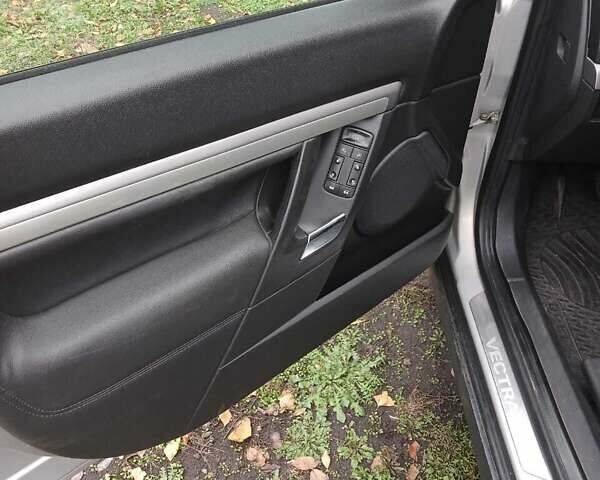 Опель Вектра 2007 в Попольне на Automoto.ua Серый Опель Вектра, объемом двигателя 1.9 л и пробегом 228 тыс. км за 5500 $, фото 12 на Automoto.ua