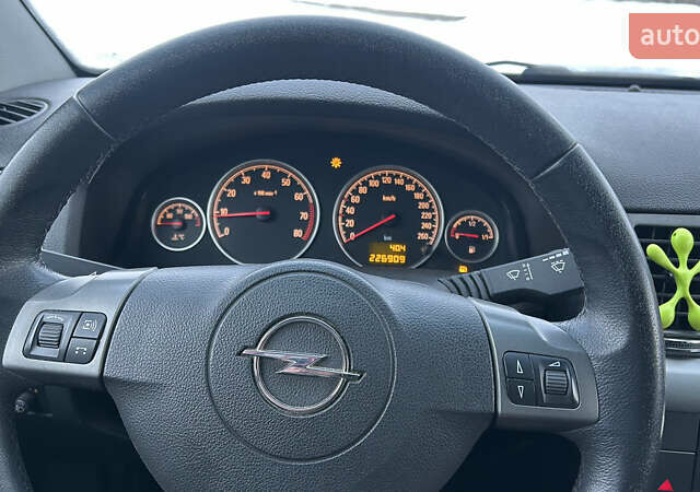 Серый Опель Вектра, объемом двигателя 1.8 л и пробегом 226 тыс. км за 2799 $, фото 25 на Automoto.ua