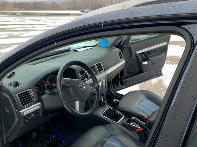 Серый Опель Вектра, объемом двигателя 2.8 л и пробегом 303 тыс. км за 5890 $, фото 4 на Automoto.ua