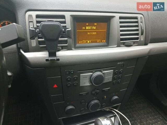 Серый Опель Вектра, объемом двигателя 1.9 л и пробегом 319 тыс. км за 4500 $, фото 32 на Automoto.ua