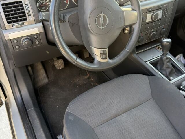 Сірий Опель Вектра, об'ємом двигуна 1.9 л та пробігом 242 тис. км за 2900 $, фото 5 на Automoto.ua