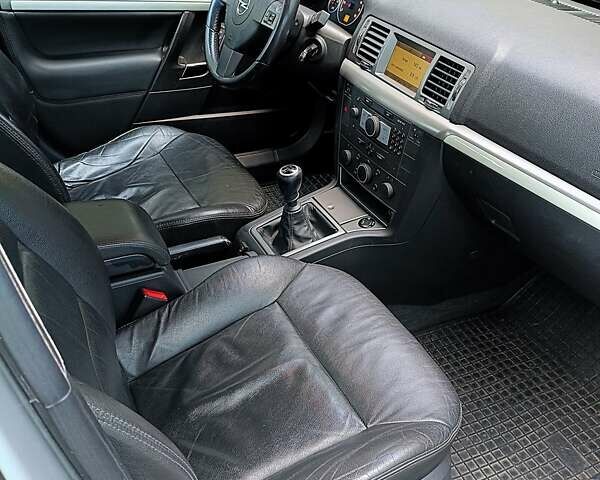 Серый Опель Вектра, объемом двигателя 1.8 л и пробегом 238 тыс. км за 5400 $, фото 12 на Automoto.ua