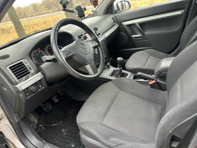 Сірий Опель Вектра, об'ємом двигуна 1.9 л та пробігом 425 тис. км за 3200 $, фото 8 на Automoto.ua