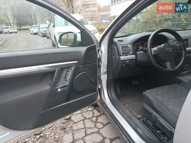 Серый Опель Вектра, объемом двигателя 1.9 л и пробегом 319 тыс. км за 4500 $, фото 7 на Automoto.ua