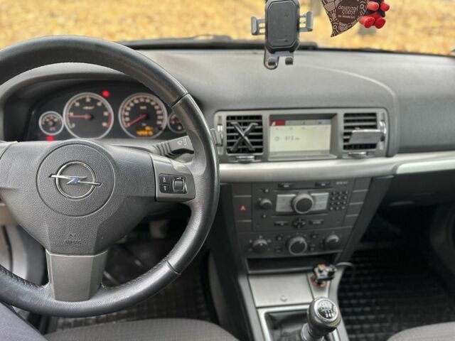 Серый Опель Вектра, объемом двигателя 1.9 л и пробегом 425 тыс. км за 3200 $, фото 10 на Automoto.ua