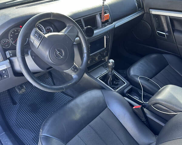 Серый Опель Вектра, объемом двигателя 1.8 л и пробегом 262 тыс. км за 5499 $, фото 3 на Automoto.ua