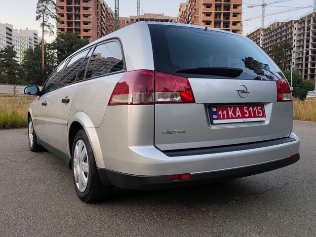 Серый Опель Вектра, объемом двигателя 1.9 л и пробегом 200 тыс. км за 4700 $, фото 4 на Automoto.ua
