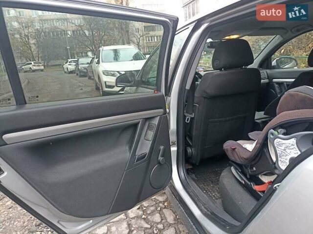 Серый Опель Вектра, объемом двигателя 1.9 л и пробегом 319 тыс. км за 4500 $, фото 5 на Automoto.ua