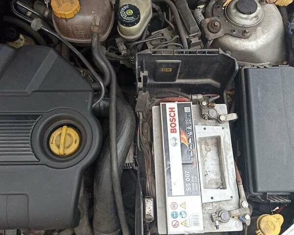 Серый Опель Вектра, объемом двигателя 1.9 л и пробегом 319 тыс. км за 4500 $, фото 4 на Automoto.ua