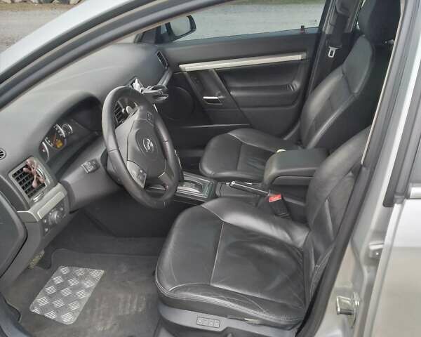 Серый Опель Вектра, объемом двигателя 1.9 л и пробегом 301 тыс. км за 6700 $, фото 4 на Automoto.ua