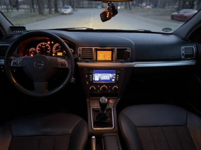 Серый Опель Вектра, объемом двигателя 1.9 л и пробегом 268 тыс. км за 4700 $, фото 7 на Automoto.ua