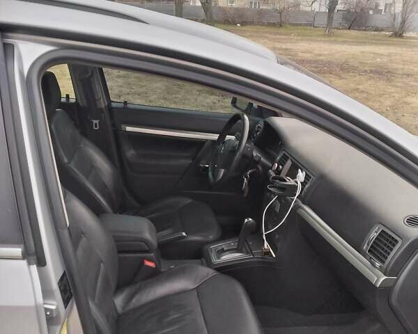 Серый Опель Вектра, объемом двигателя 1.9 л и пробегом 301 тыс. км за 6700 $, фото 6 на Automoto.ua